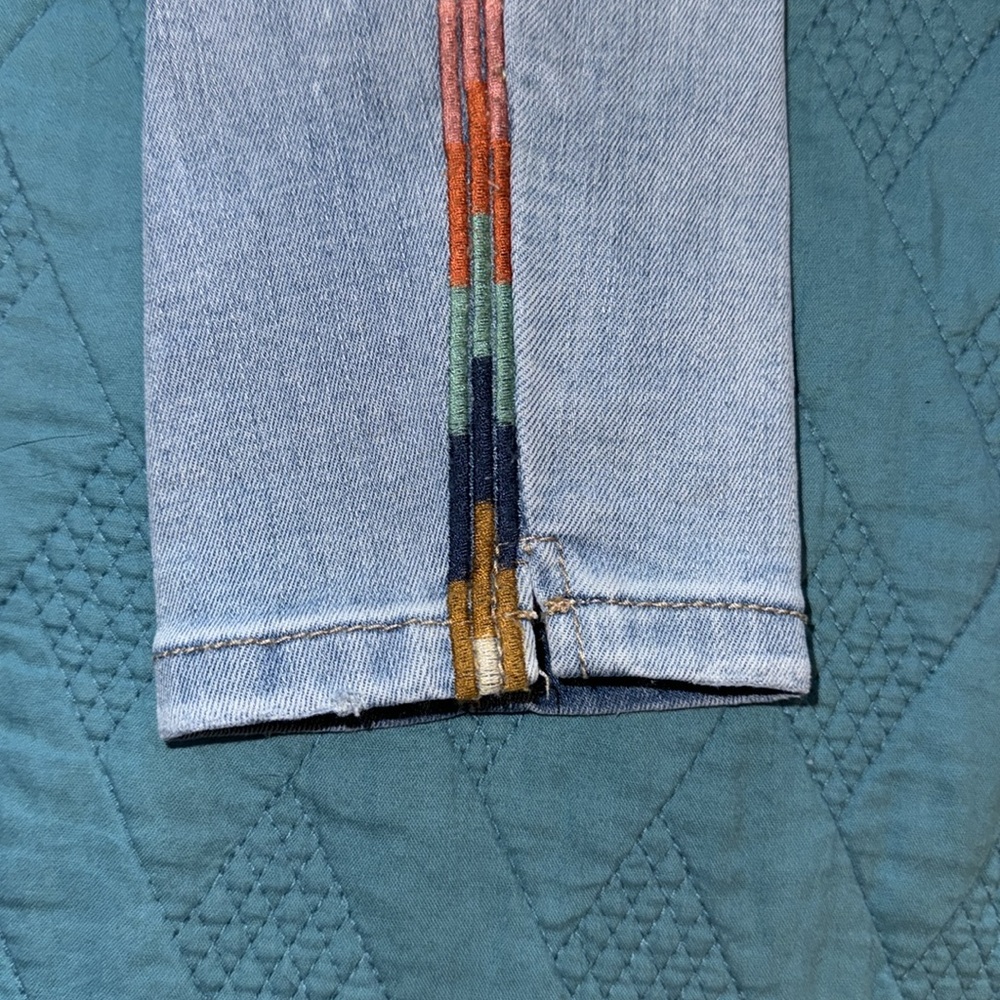Embroidered Jeans - Picture 7 of 7